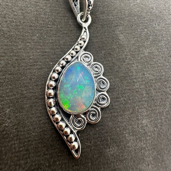 NWT Faceted 10x14mm OPAL pendant in solid sterling silver! - Picture 3 of 14